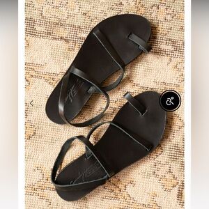 Carly Jean Los Angeles Rhodes Black Sandals